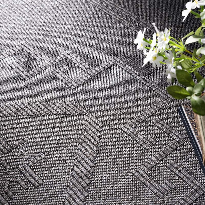 Alameda Solid Color Medallion Machine Washable Indoor Area Rug