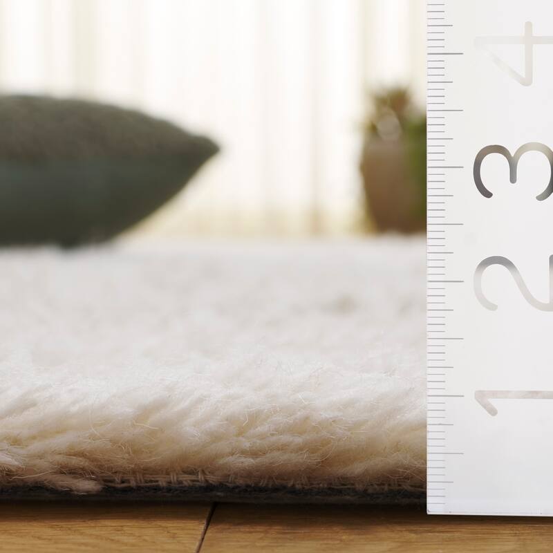 SAFAVIEH Handmade Casablanca Shag Reintraud Wool High-Low Pile Rug