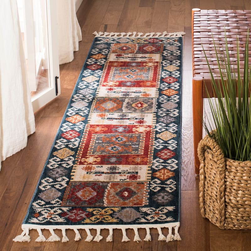 SAFAVIEH Farmhouse Bryndis Boho Tribal Polyester Rug