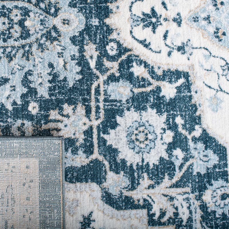 SAFAVIEH Isabella Vergilia Traditional Oriental Rug - Navy/Creme - 5' 3" x 7' 6"