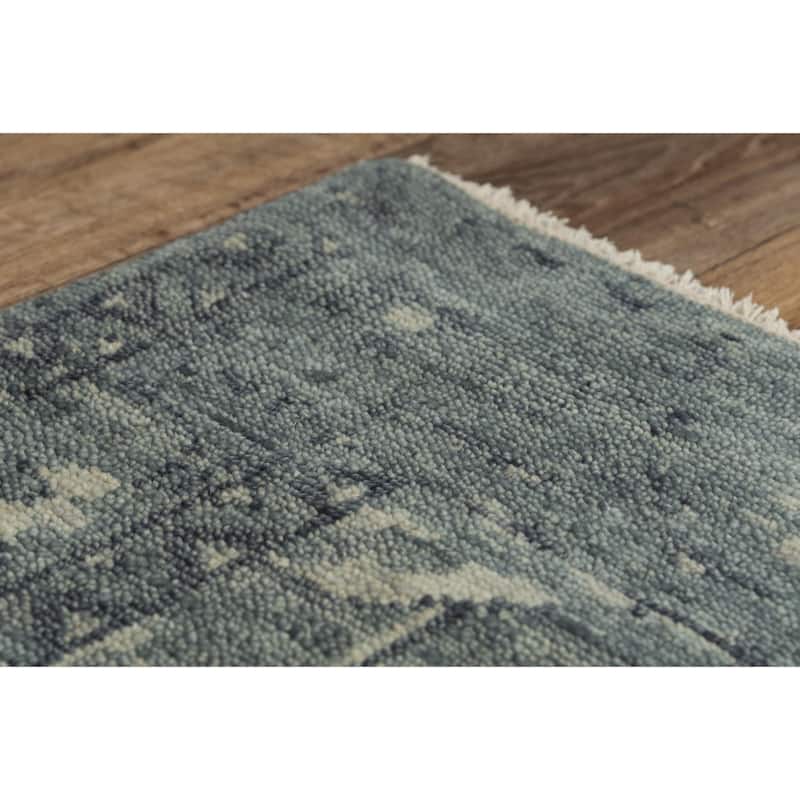 Alora Decor Abby Blue and Ivory Medallion Hand-knotted Wool Rug