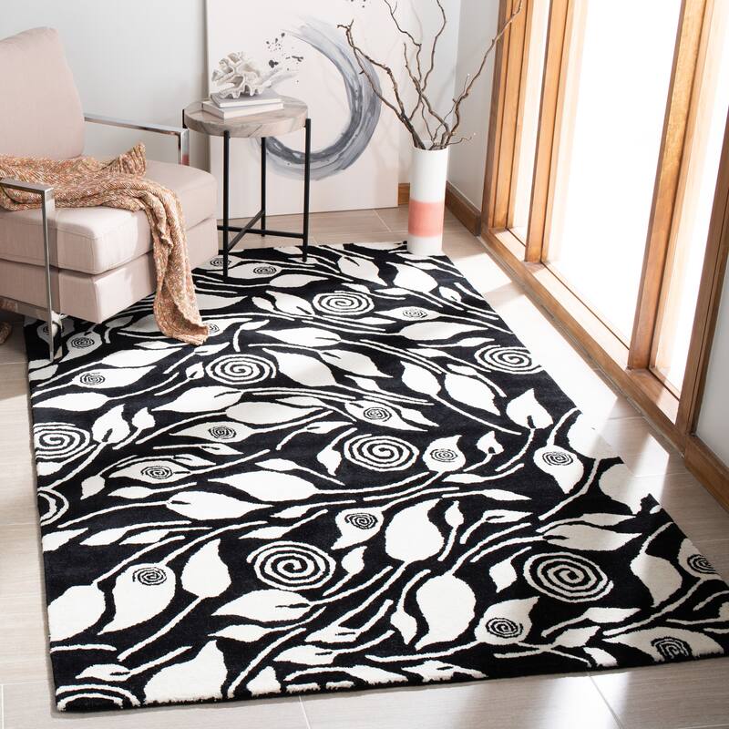 SAFAVIEH Handmade Soho Anjelica Foliage N.Z. Wool Rug - 7'6" x 9'6" - Black/Ivory