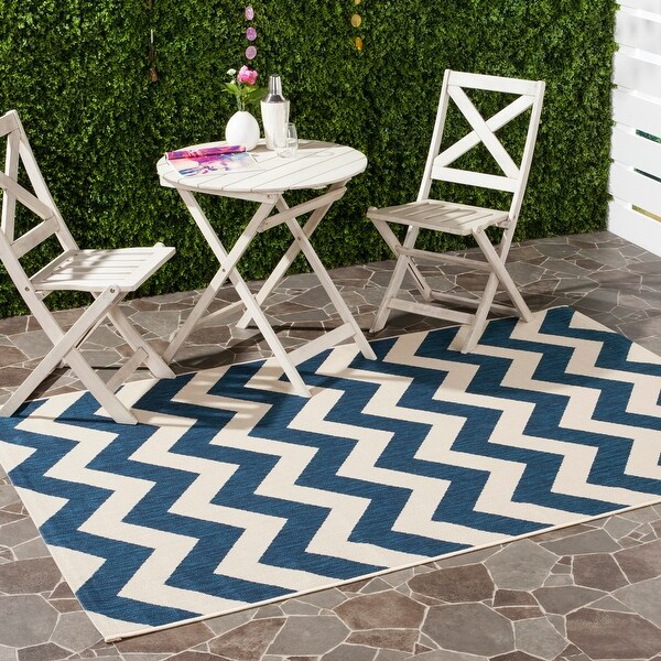 SAFAVIEH Courtyard Joycelyn Indoor/ Outdoor Patio Backyard Rug. Opens flyout.