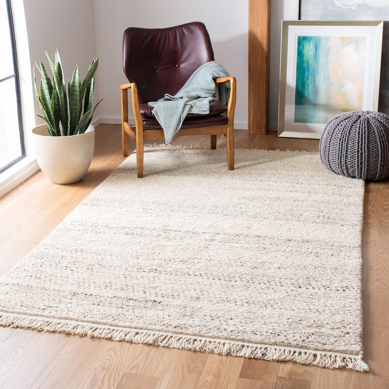 SAFAVIEH Handmade Casablanca Sura Shag Wool Area Rug - 4' x 6' - Beige