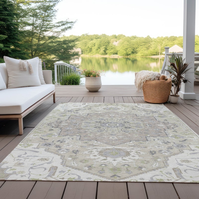 Machine Washable Indoor/ Outdoor Traditional Medallion Chantille Rug