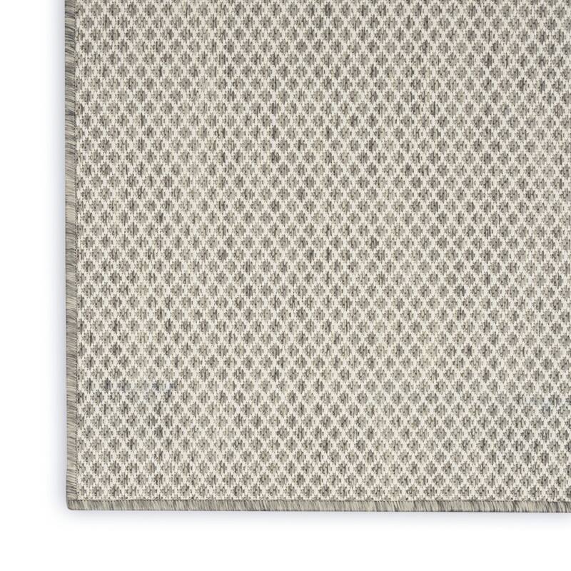 HomeRoots Contemporary Rectangle Outdoor Rug - 7' X 10'