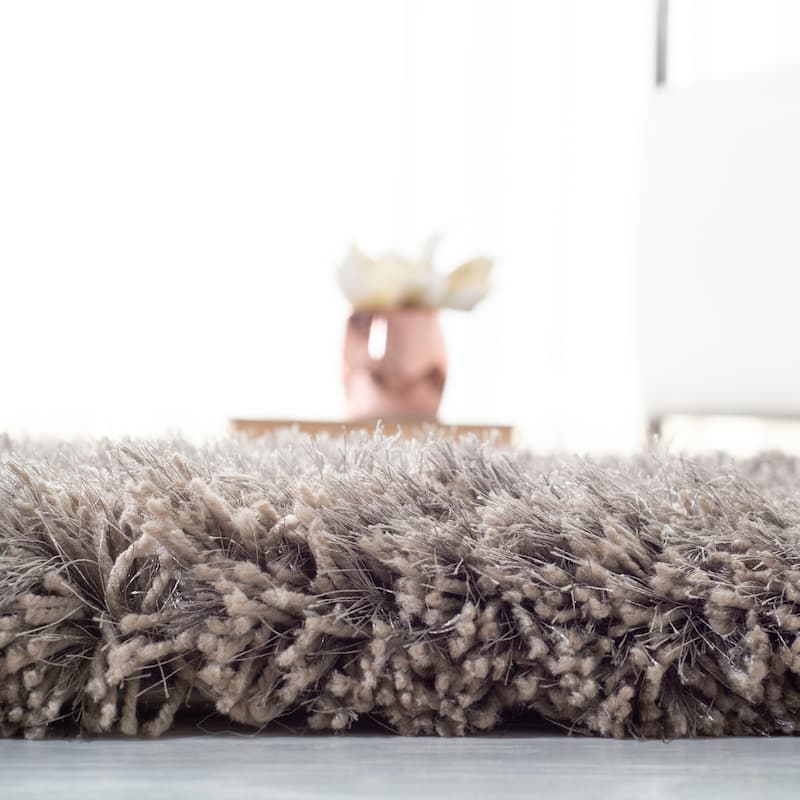 SAFAVIEH Handmade Alvilde Shag Etha Shag Solid Polyester Rug