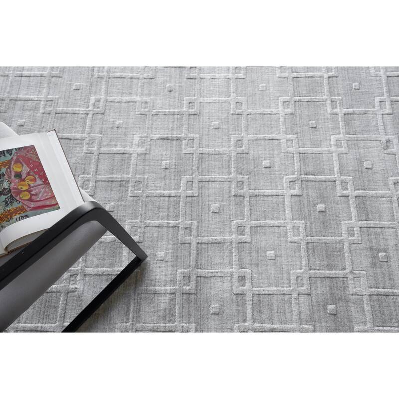 Exquisite Rugs Castelli Handmade Handloomed Bamboo Silk/New Zealand Wool Light Silver Area Rug.