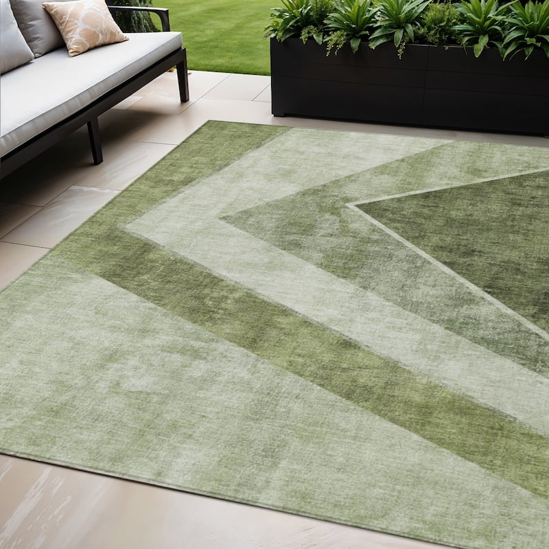 HomeRoots Geometric Transitional Rectangle Outdoor Rug - 5' X 8'