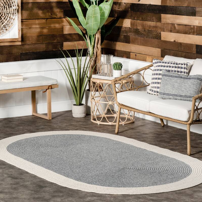 Nuloom Hand-braided Bordered Grey Area Rug - 6' Round - Grey
