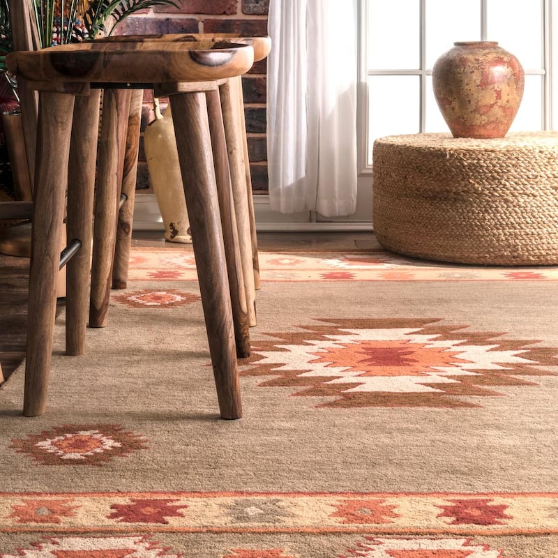 Nuloom Hand Tufted Shyla Area Rug