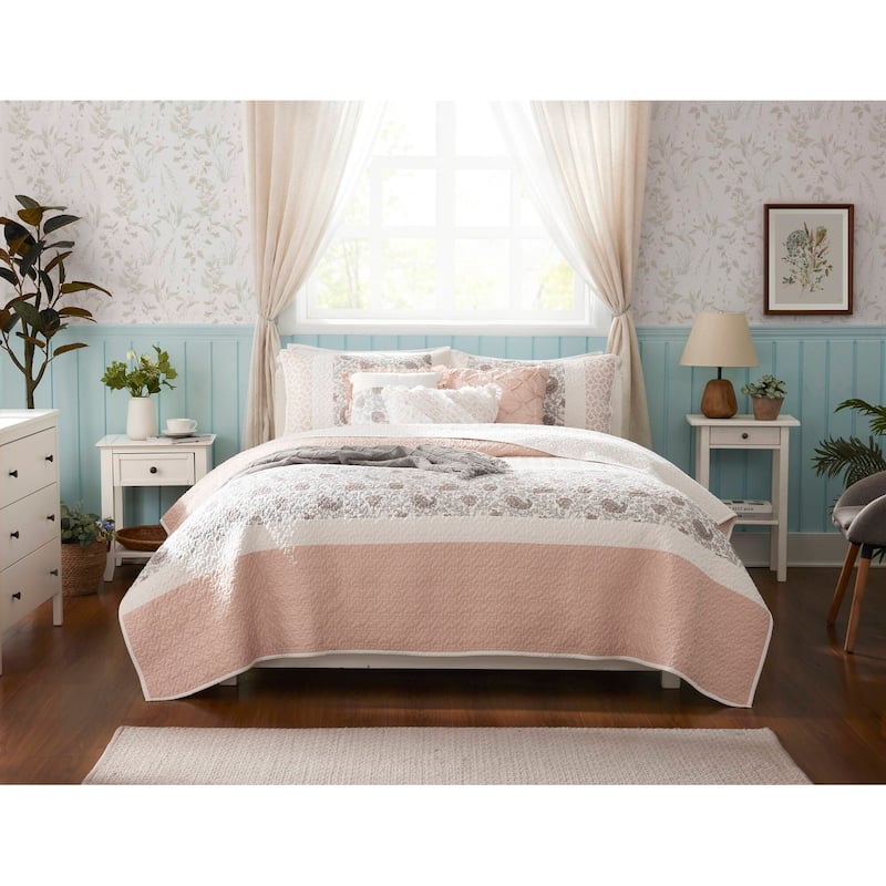 Madison Park Vanessa 6 Piece Cotton Percale Quilt Set with Throw Pillows - Blush - California King