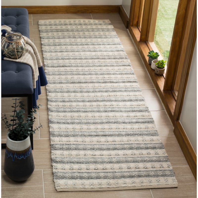SAFAVIEH Handmade Natura Begum Wool Rug - 2'3" x 8' Runner - Grey/Ivory
