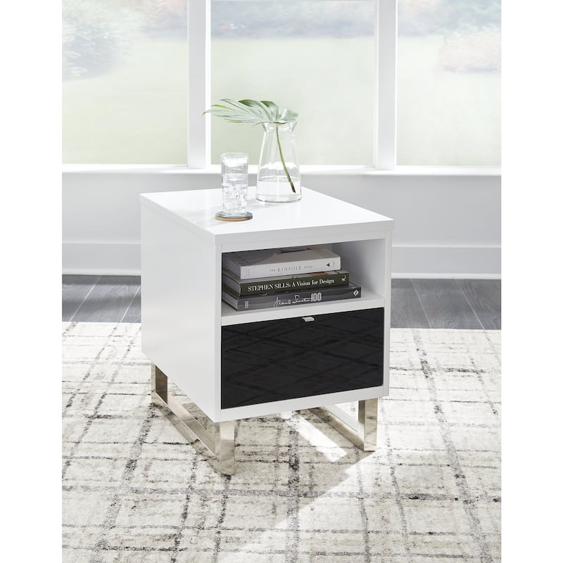 Signature Design by Ashley Gardoni White/Black Chairside End Table - 19.75" W x 24.25" D x 25" H