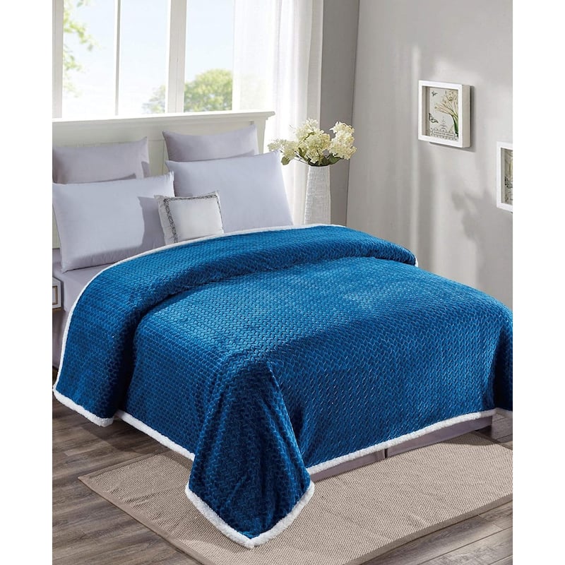 Home Essentials by Décor&More Braided Sherpa Blanket