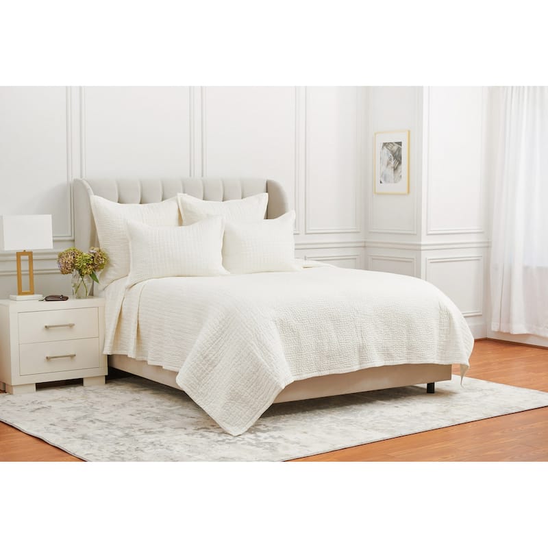 Willa Ivory Queen Quilt