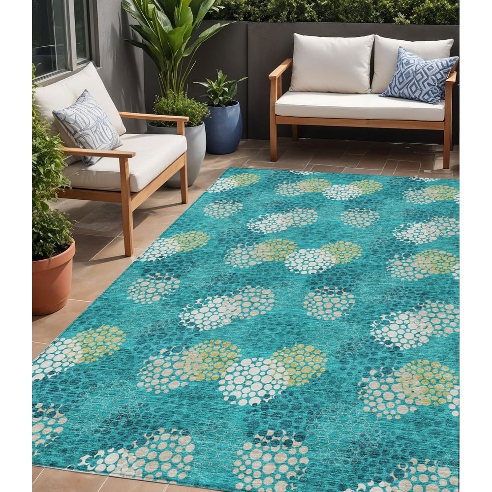 HomeRoots Polka Dot Transitional Rectangle Outdoor Rug
