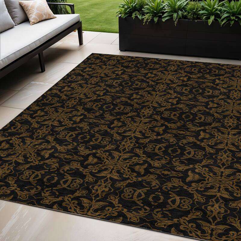 HomeRoots Medallion Transitional Rectangle Outdoor Rug - 5' X 8'