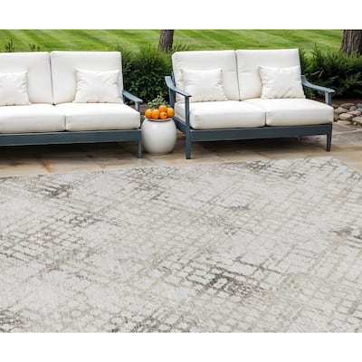 HomeRoots Geometric Transitional Rectangle Outdoor Rug