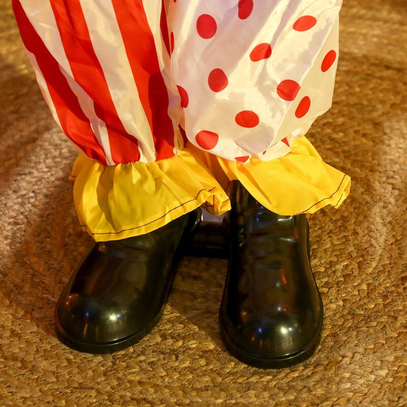 Outsunny Life Size Stackable Halloween Animatronics Clown with Red Light Up Eyes, Sound Activated Scary Clown Decorations