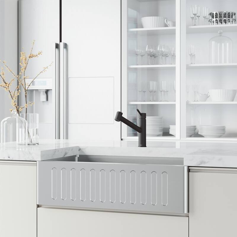 VIGO Branson 9" H Single Handle Pull-Out Sprayer Kitchen Faucet