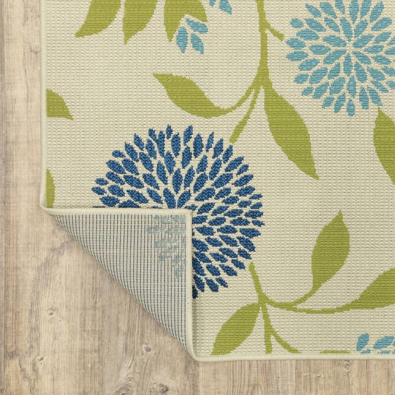 Catalina Chrysanthemum Floral Indoor/ Outdoor Rug
