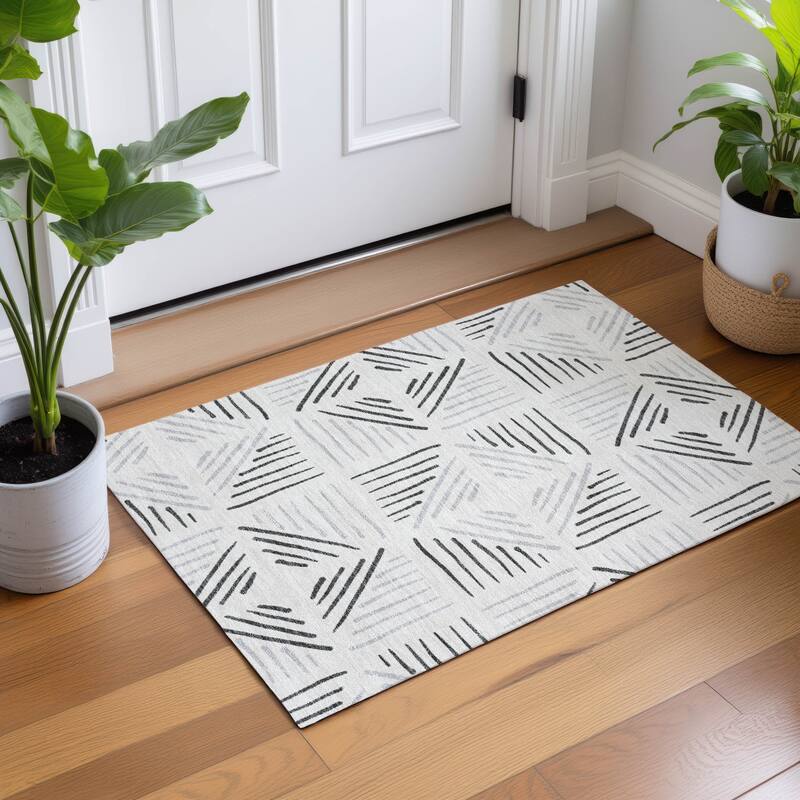 Machine Washable Indoor/ Outdoor Geo Dia Chantille Rug
