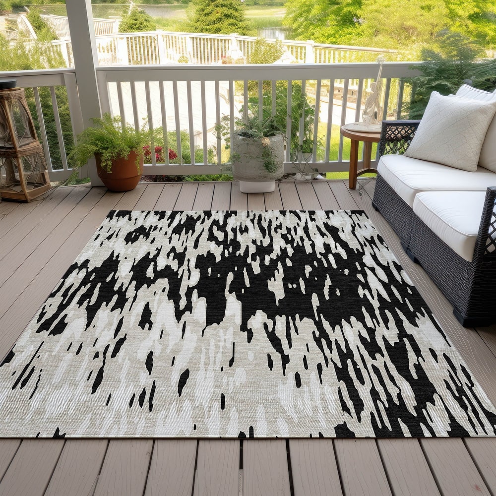 Machine Washable Indoor/ Outdoor Abstract Chantille Rug