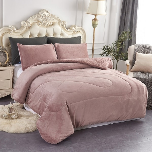 https://ak1.ostkcdn.com/images/products/is/images/direct/bd985fcc06e266c05b97b34ad8b58c909ac4fd7c/Reversible-3-piece-Fleece-Sherpa-Down-Alternative-Comforter-set.jpg?impolicy=medium
