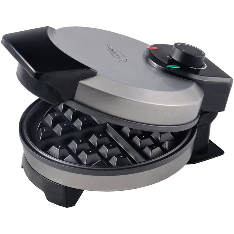 Nonstick Belgian Waffle Maker in Stainless Steel