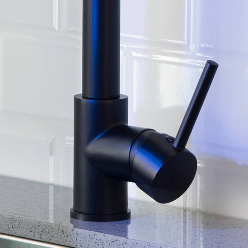 Single lever pull-down kitchen faucet