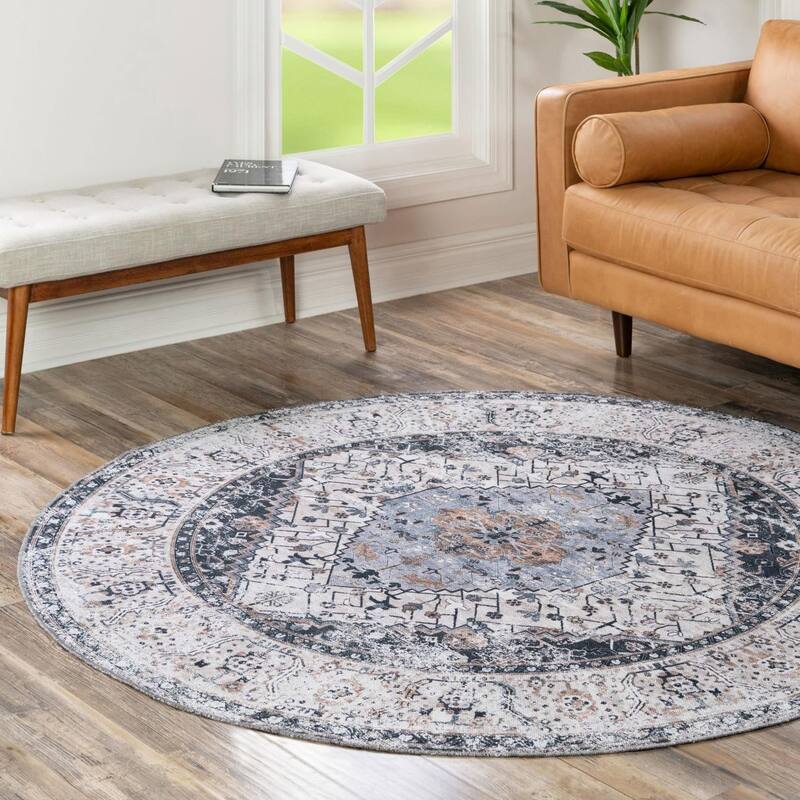 Traditional Tira Collection Area Rug