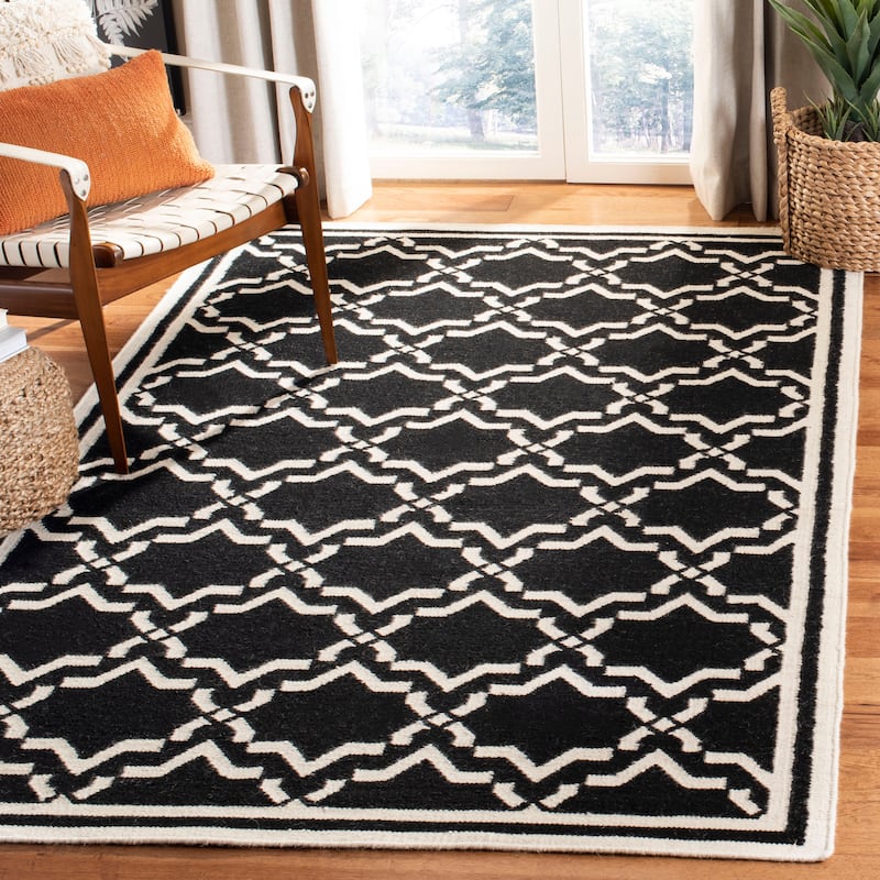 SAFAVIEH Handmade Flatweave Dhurries Everina Modern Moroccan Wool Rug - 5' x 8' - Black/Ivory