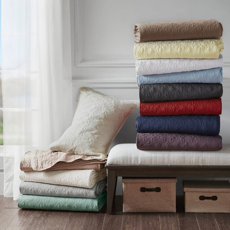 Madison Park Mansfield Reversible Oversized 3-piece Solid Texture Bedspread Quilt Set with Matching Shams