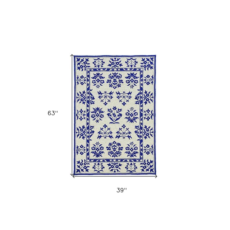 Salo Graceful Floral Weather Resistant Classic Elegance Hand-Woven Outdoor Rug - 3' x 5'