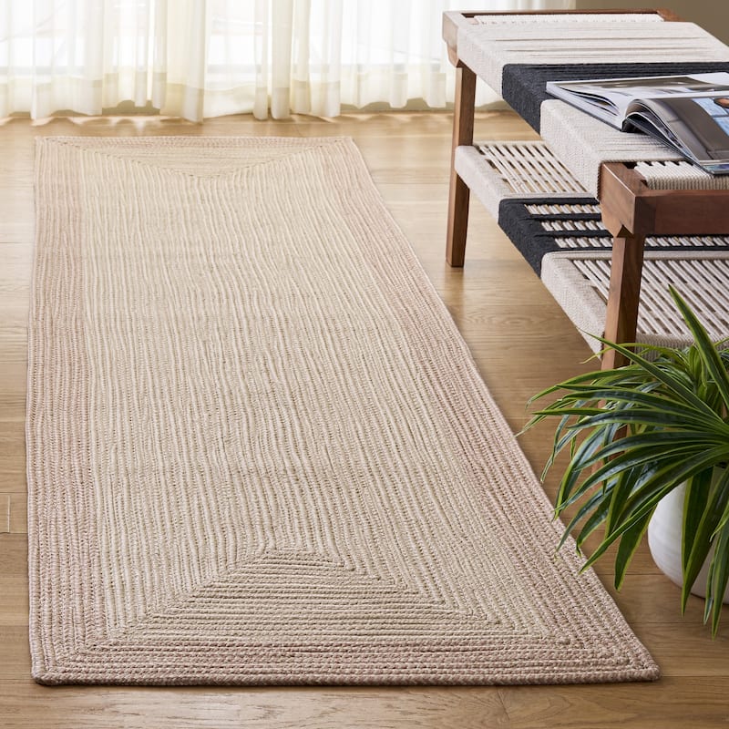 SAFAVIEH Handmade Braided Blodwen Washable Indoor/Outdoor Rug - Weather Resistant & Easy Cleaning