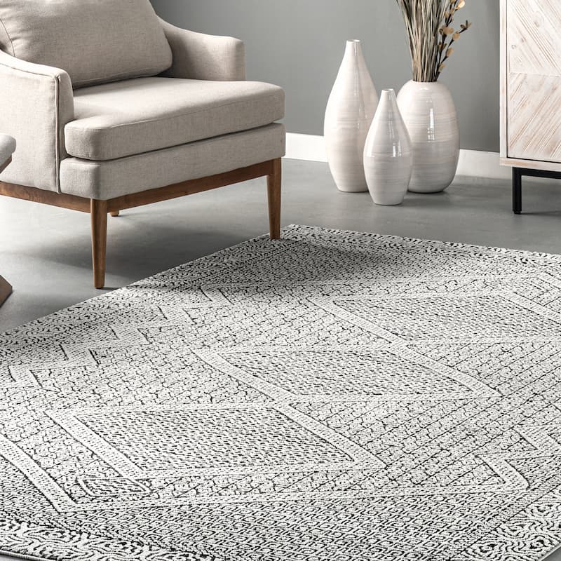Nuloom Light Grey Aztec Print Area Rug