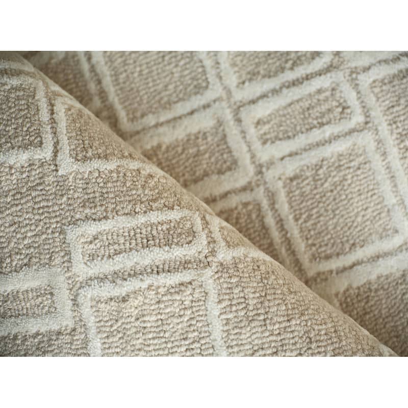 Soho Handmade Hand Tufted New Zealand Wool Beige/Ivory Area Rug.