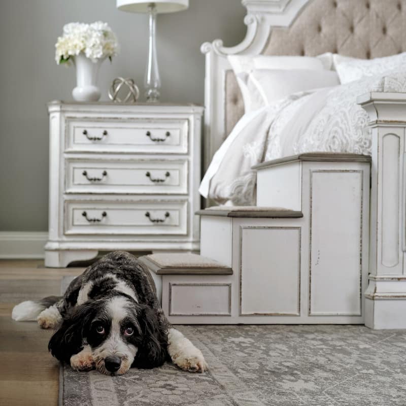 Magnolia Manor Antique White & Weathered Bark Pet Steps - Antique White - Width 18" x Depth 24" x Height 18"