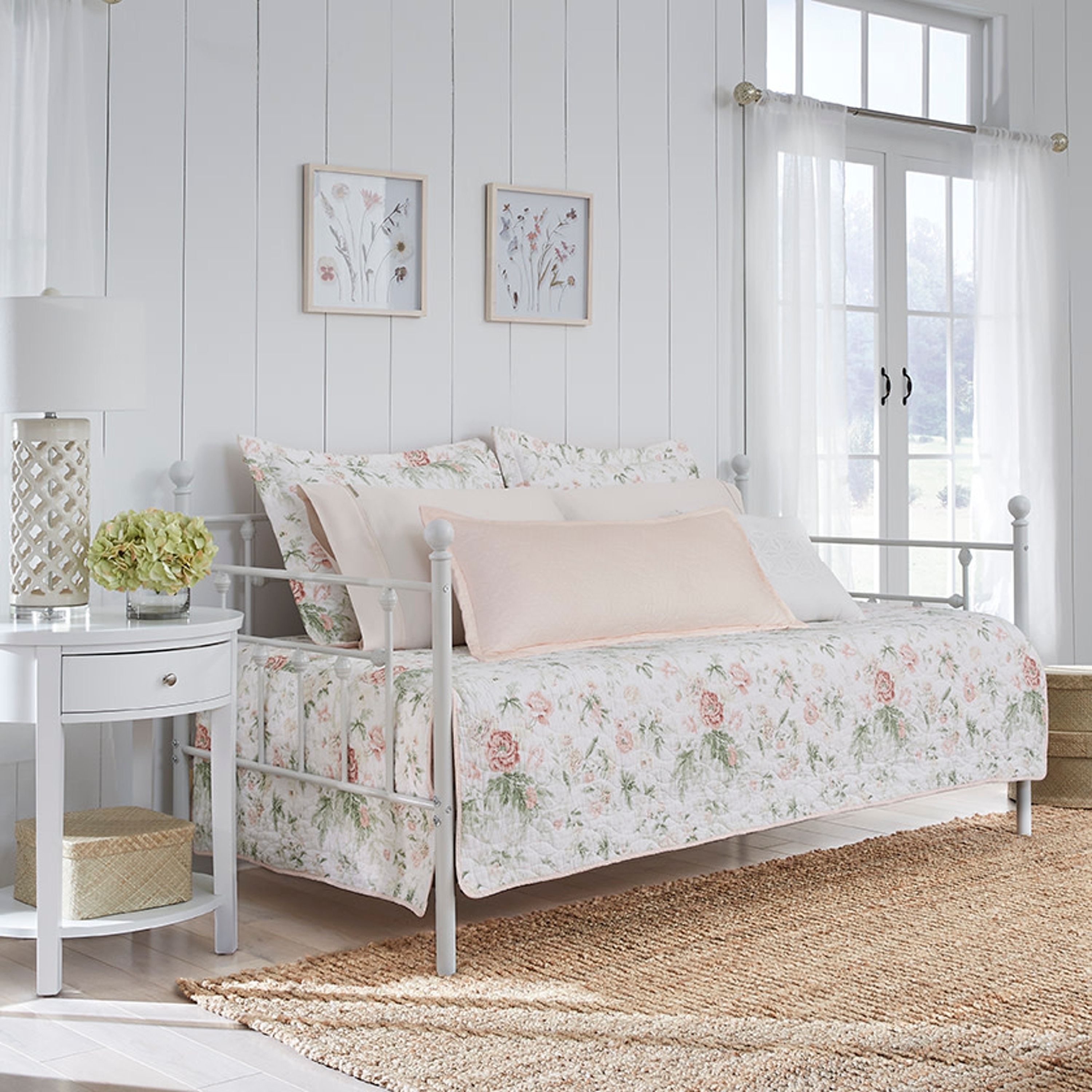 Lightweight Pre-Washed for Added Softness All Season Bedding 100% Cotton Laura Ashley Home Trellis Collection 4pc Daybed Set USHSFK1180530 White 