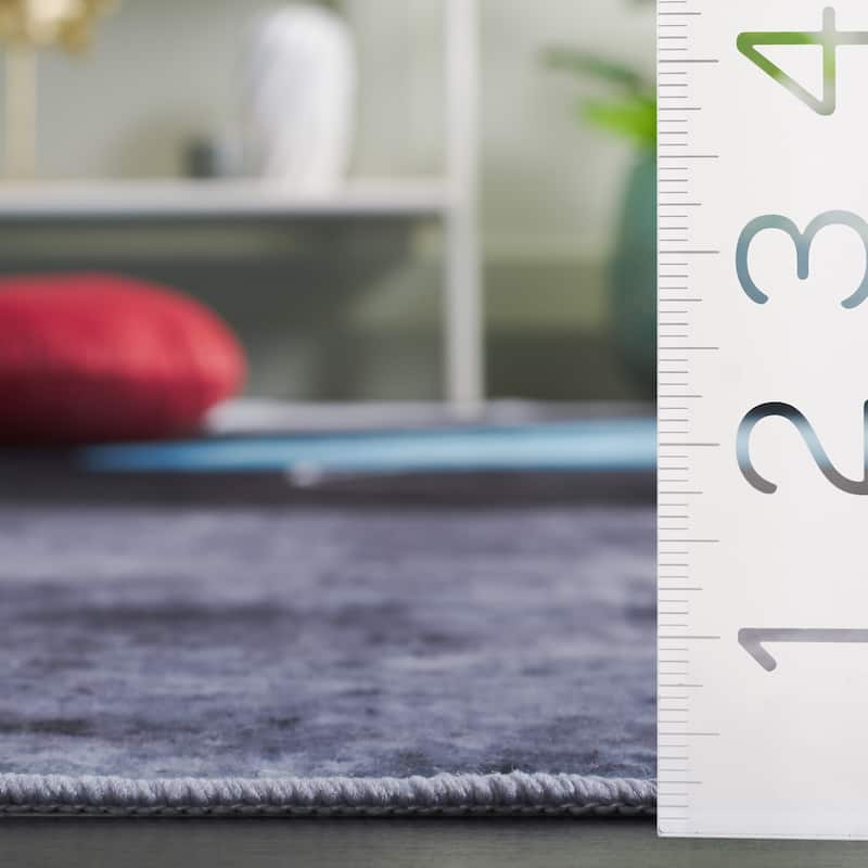 SAFAVIEH Santa Monica Sivine Modern & Contemporary Rug