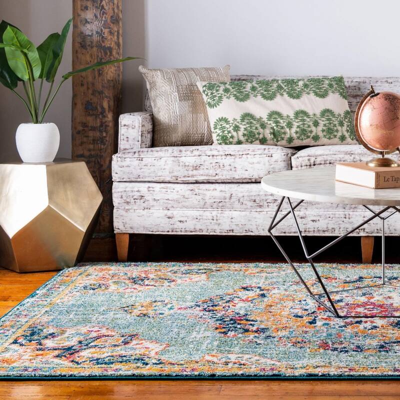 Traditional Koakburg Collection Area Rug