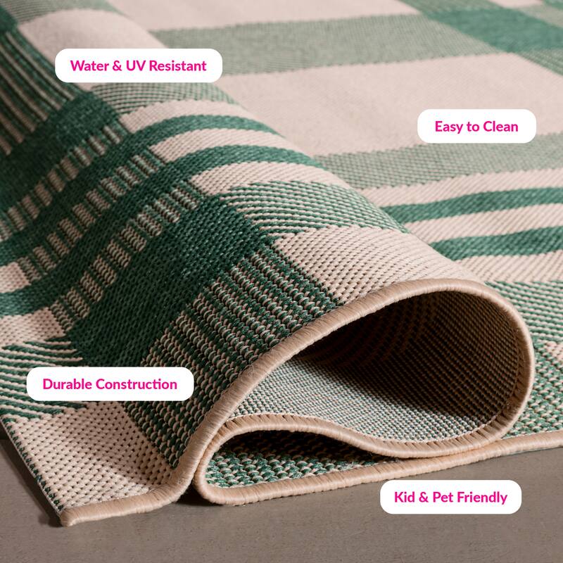SAFAVIEH Courtyard Oriole Plaid Indoor/ Outdoor Waterproof Patio Backyard.