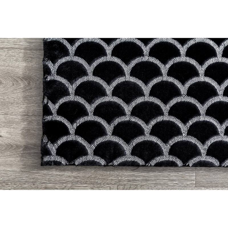 Chryso Collection Faux Fur Rug with Foil