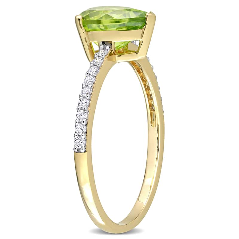 Miadora Pear-cut Peridot and 1/6ct TDW Diamond Teardrop Ring in 14k Yellow Gold