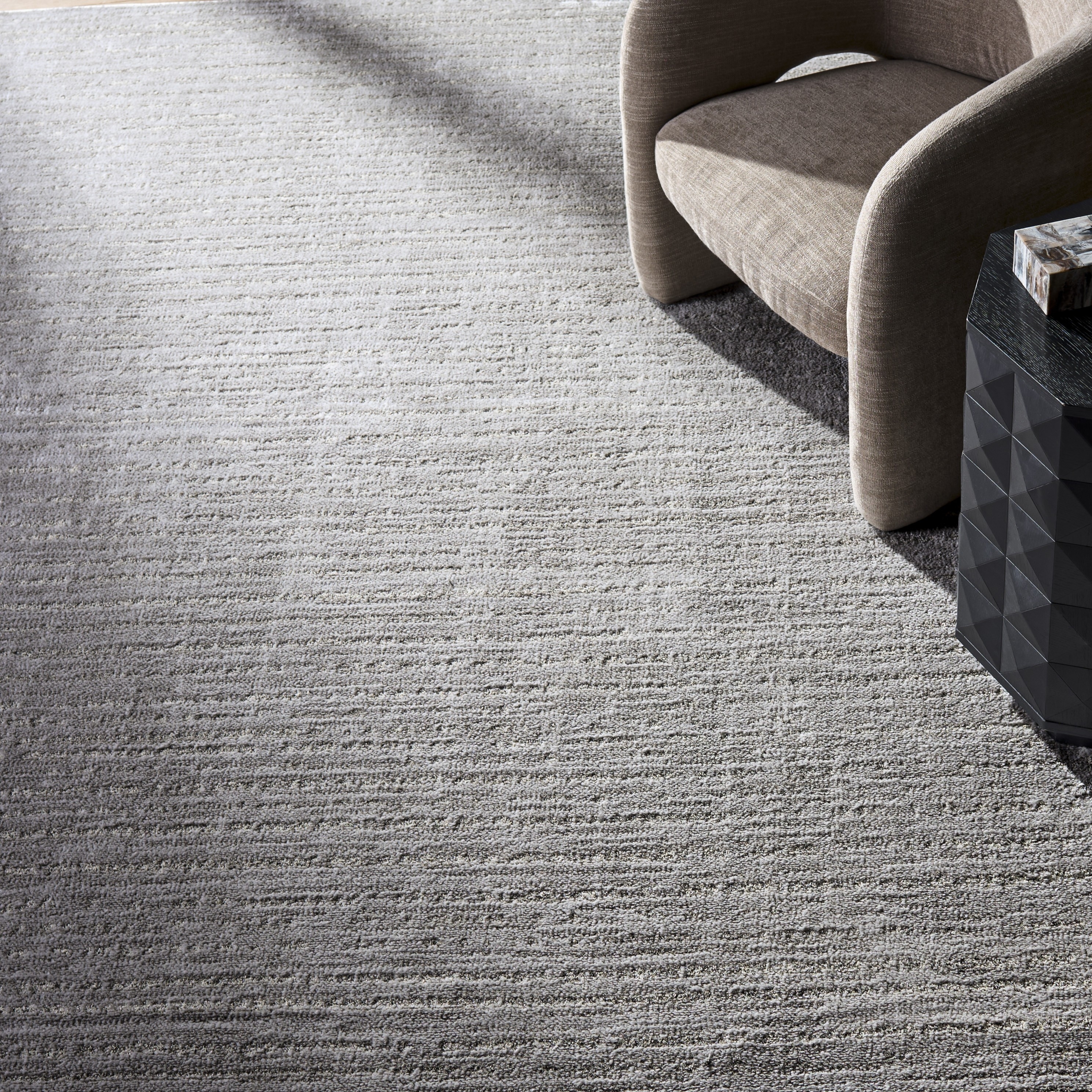 SAFAVIEH Neptune Orra Contemporary Rug.