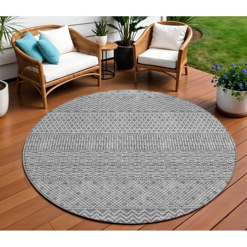 HomeRoots Chevron Modern Rectangle Outdoor Rug - 8' Round