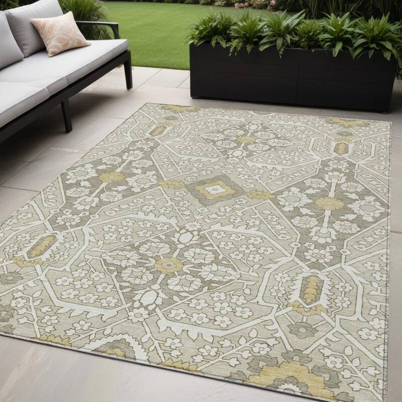 HomeRoots Floral Transitional Rectangle Outdoor Rug - 5' X 8'