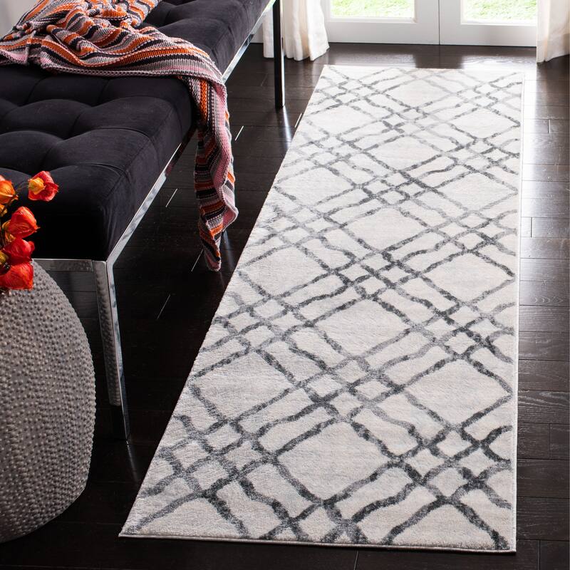 SAFAVIEH Isabella Bethany Trellis Distressed Rug