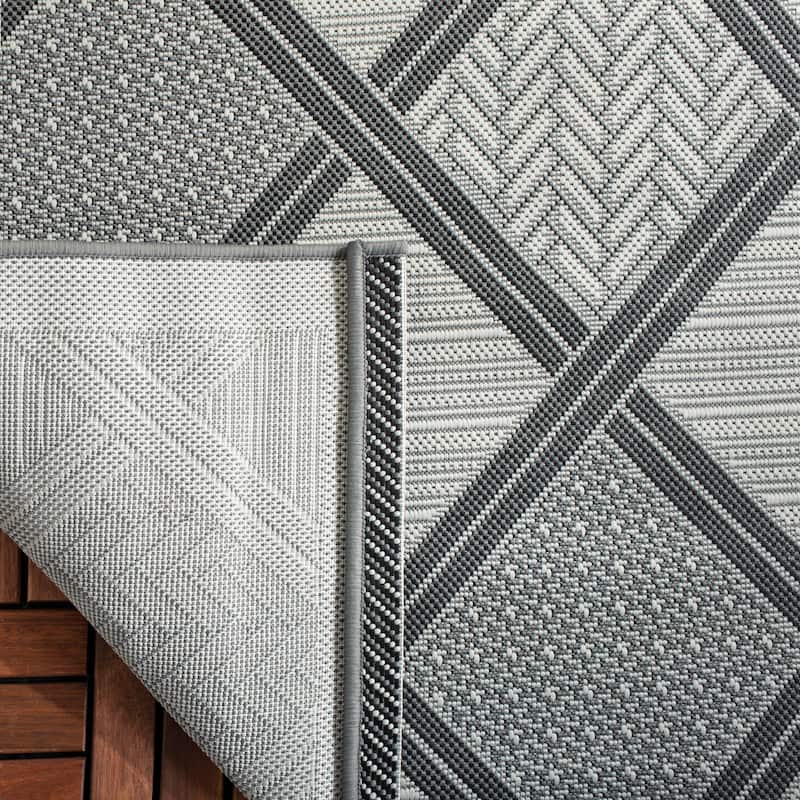SAFAVIEH Courtyard Darlyne Indoor/ Outdoor Waterproof Patio Backyard Rug